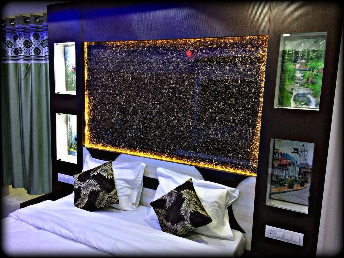 Oyo 16064 Tirupati Lodge Siliguri Dış mekan fotoğraf