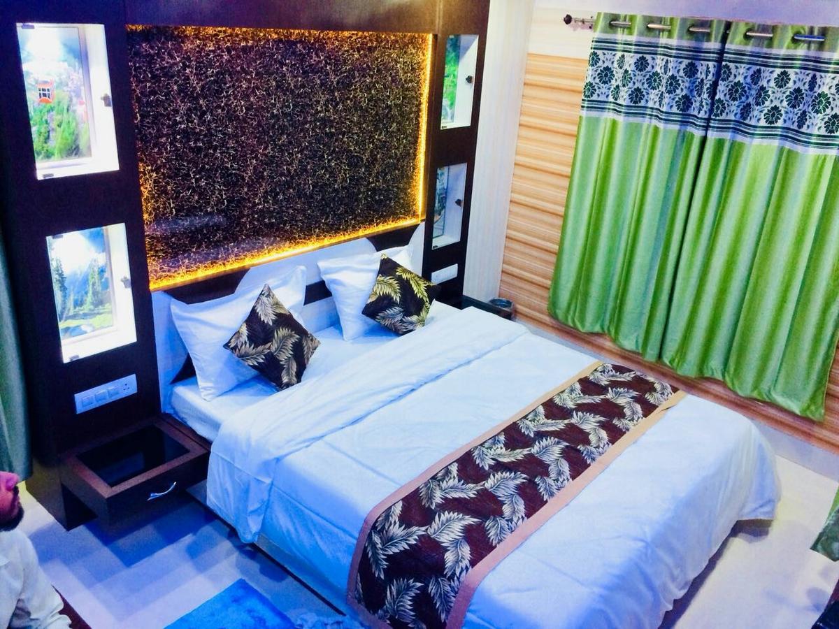 Oyo 16064 Tirupati Lodge Siliguri Dış mekan fotoğraf