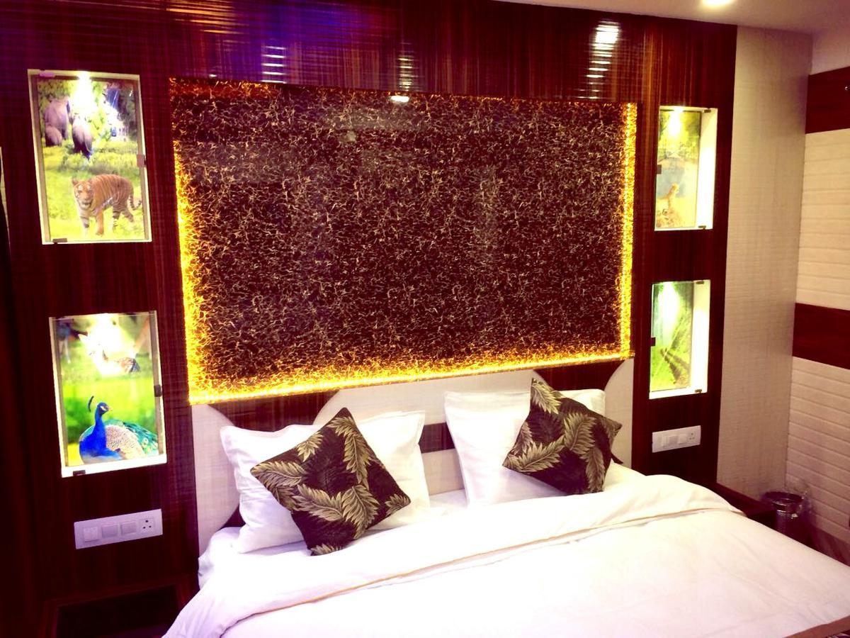 Oyo 16064 Tirupati Lodge Siliguri Dış mekan fotoğraf